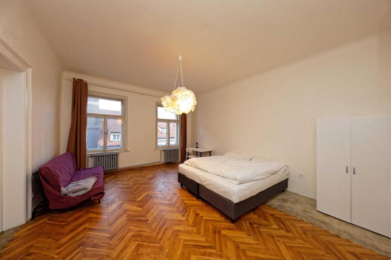 Peter'S Tower Apartments براغ المظهر الخارجي الصورة