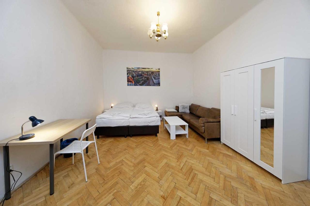 Peter'S Tower Apartments براغ المظهر الخارجي الصورة