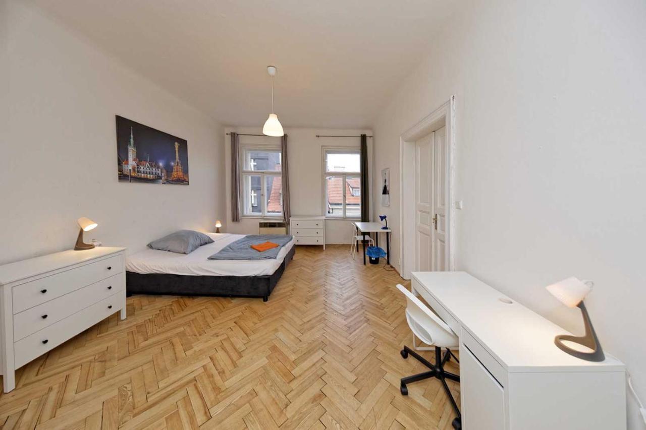 Peter'S Tower Apartments براغ المظهر الخارجي الصورة