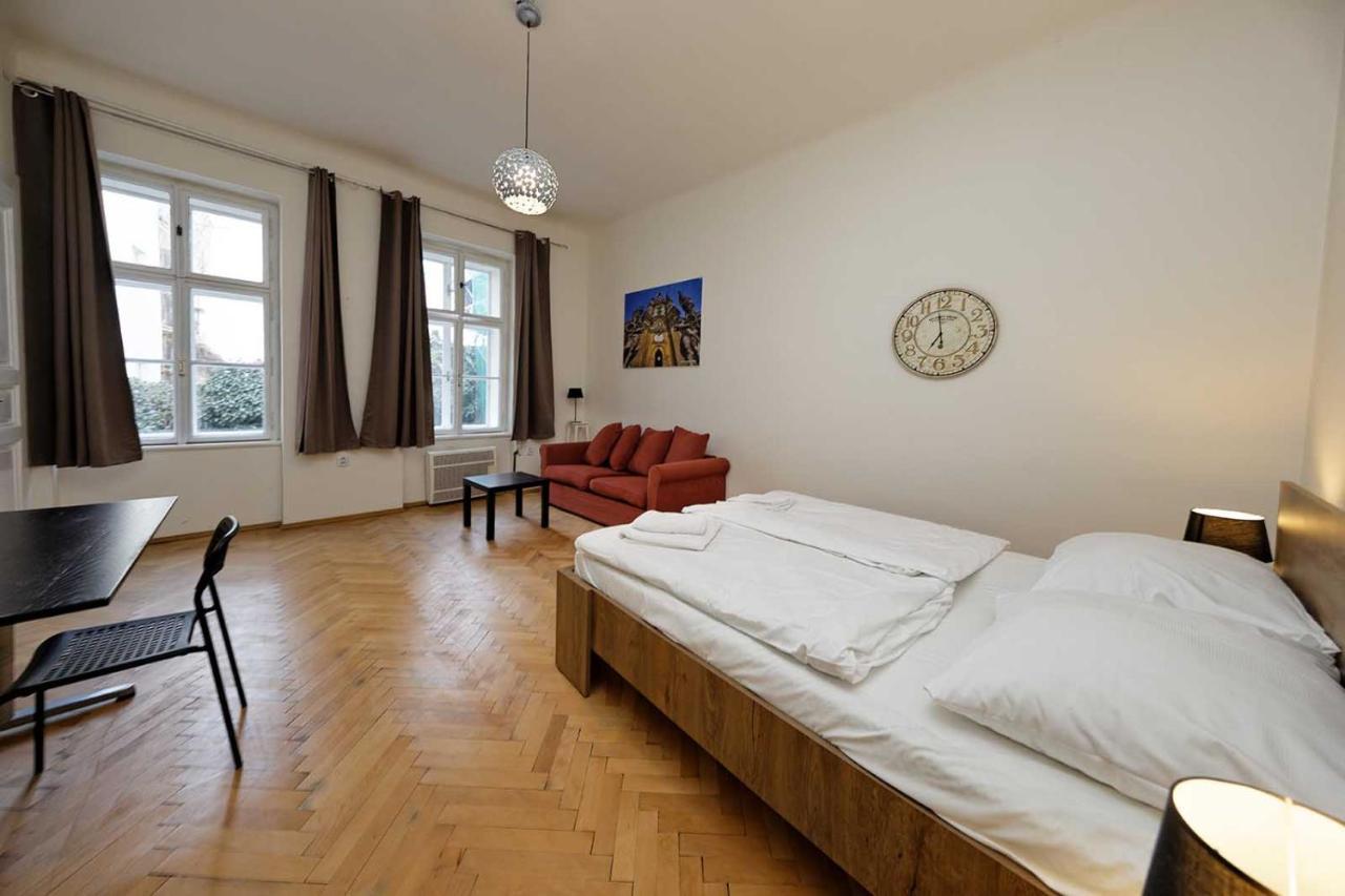Peter'S Tower Apartments براغ المظهر الخارجي الصورة