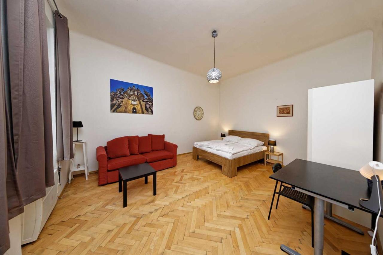 Peter'S Tower Apartments براغ المظهر الخارجي الصورة