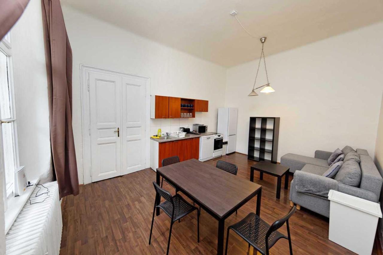 Peter'S Tower Apartments براغ المظهر الخارجي الصورة