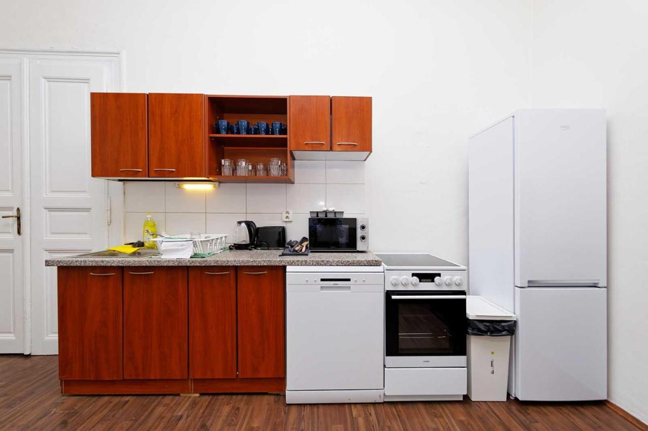 Peter'S Tower Apartments براغ المظهر الخارجي الصورة