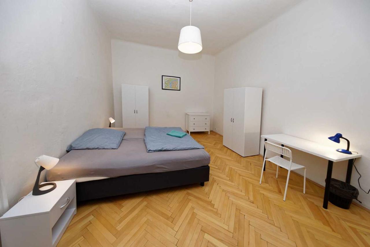 Peter'S Tower Apartments براغ المظهر الخارجي الصورة