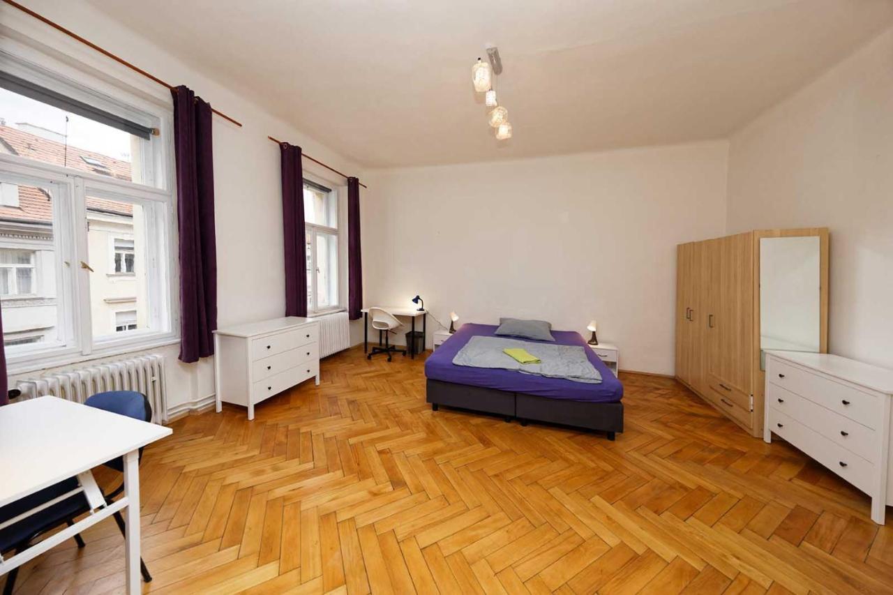 Peter'S Tower Apartments براغ المظهر الخارجي الصورة