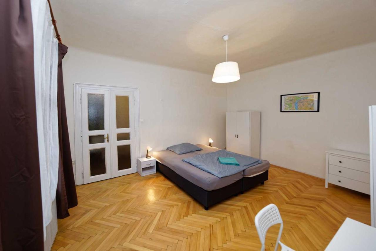 Peter'S Tower Apartments براغ المظهر الخارجي الصورة