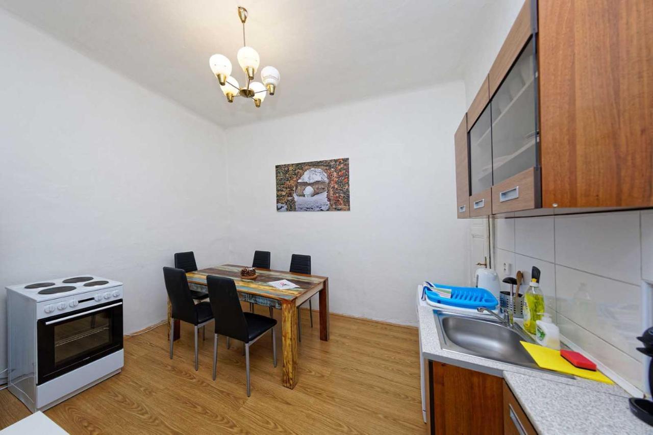 Peter'S Tower Apartments براغ المظهر الخارجي الصورة