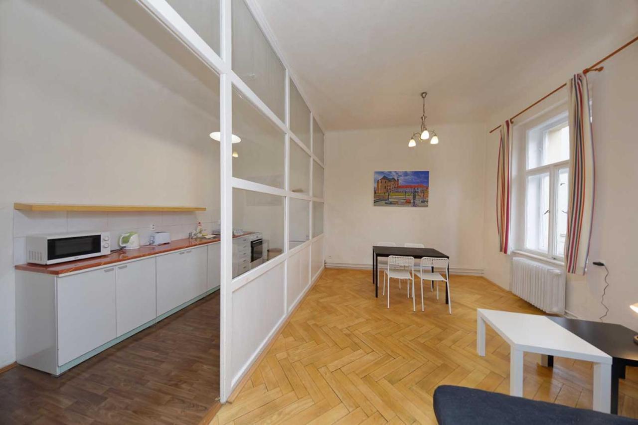 Peter'S Tower Apartments براغ المظهر الخارجي الصورة
