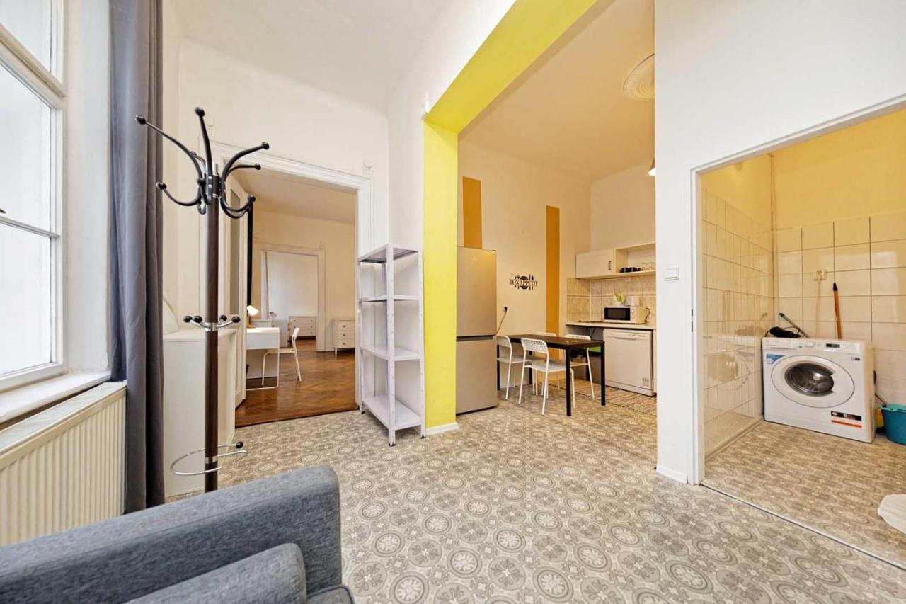 Peter'S Tower Apartments براغ المظهر الخارجي الصورة