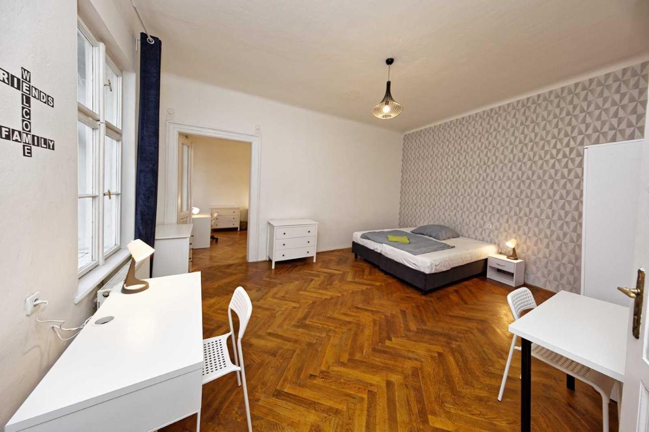 Peter'S Tower Apartments براغ المظهر الخارجي الصورة