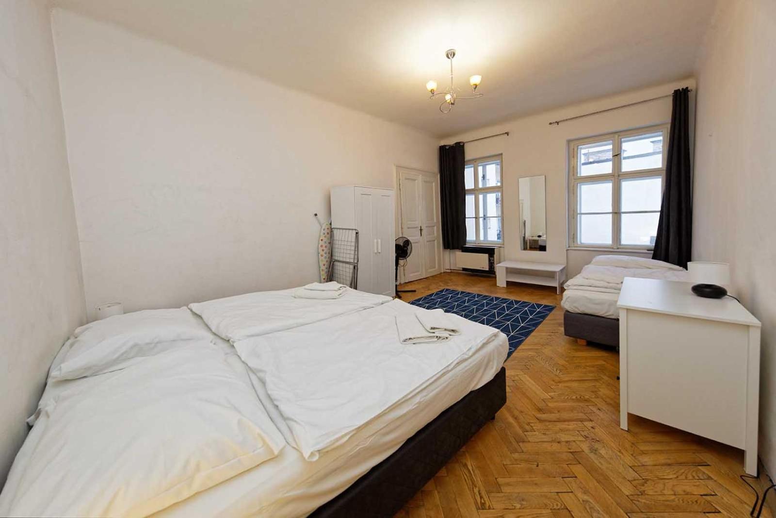 Peter'S Tower Apartments براغ المظهر الخارجي الصورة